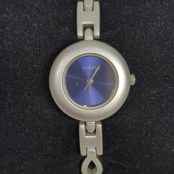 Vintage Guess Womens Silver Tone Chain Link Fashion Watch Blue Face 6.25" Long - Picture 2 of 8